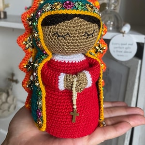 Handgemaakte Virgencita Guadalupe-pop - amigurumi-figuurtje microcoché