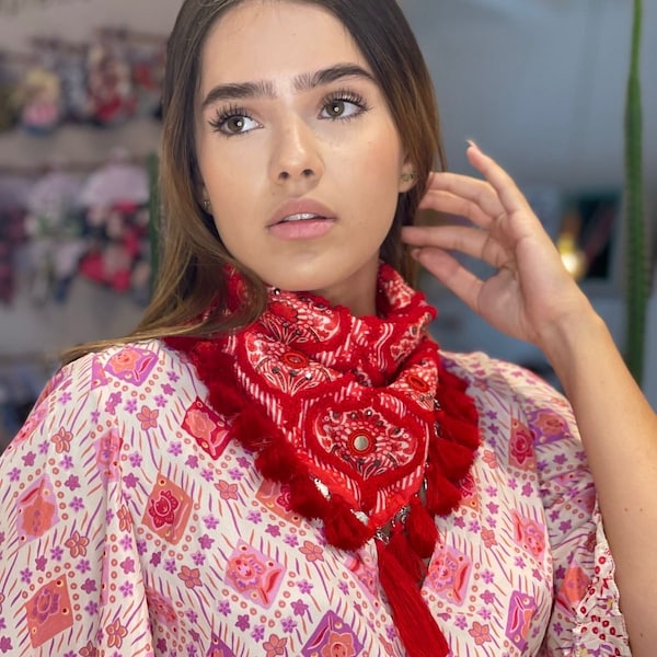 Handgemaakte sjaalbandana, een hoofddoek, stropdas, kopstuk, hoofdbedekking, hoofdbandana, wilde lap