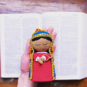 Handmade Virgencita Guadalupe doll - Amigurumi- micro coché figure