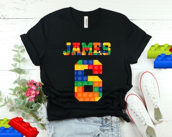 Camiseta de cumpleaños con temática de bloques de construcción, personalizada con nombre y edad, ideal para fiestas temáticas de ladrillos.