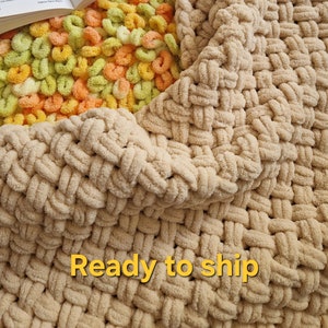 Baby blanket hand knitted, Cozy and Puffy throw, Soft and Warm