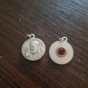 relic relic of Padre Pio medallion medgalione ex indumentis