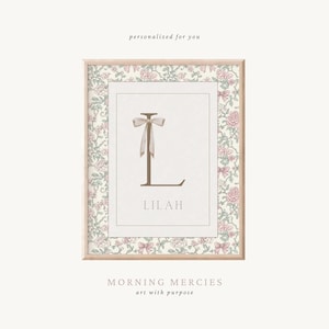 Aangepaste naam kunst aan de muur print voor kinderkamer, neutrale kleur baby initiaal, gepersonaliseerd cadeau, vintage bloemenmeisje speelkamer, neutrale geboorteposter