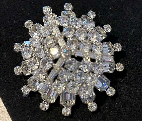 Beautiful Weiss Rhinestone brooch - image 2