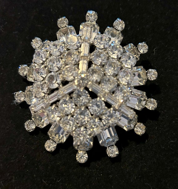 Beautiful Weiss Rhinestone brooch - image 1