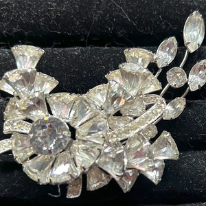 Eisenberg pin and earring set