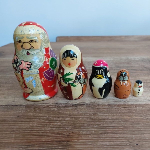 Bel ensemble de poupées russes en bois de Noël vintage, peint à la main