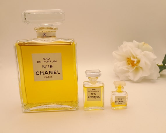 Chanel No 19 (1986) - 100ml Eau De Parfum - Splash - Vintage 1980s