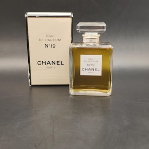 Chanel No 19 (1986) - 50ml eau de parfum - splash - vintage 1980s - collector&#39;s bottle - original formula - women&#39;s perfume
