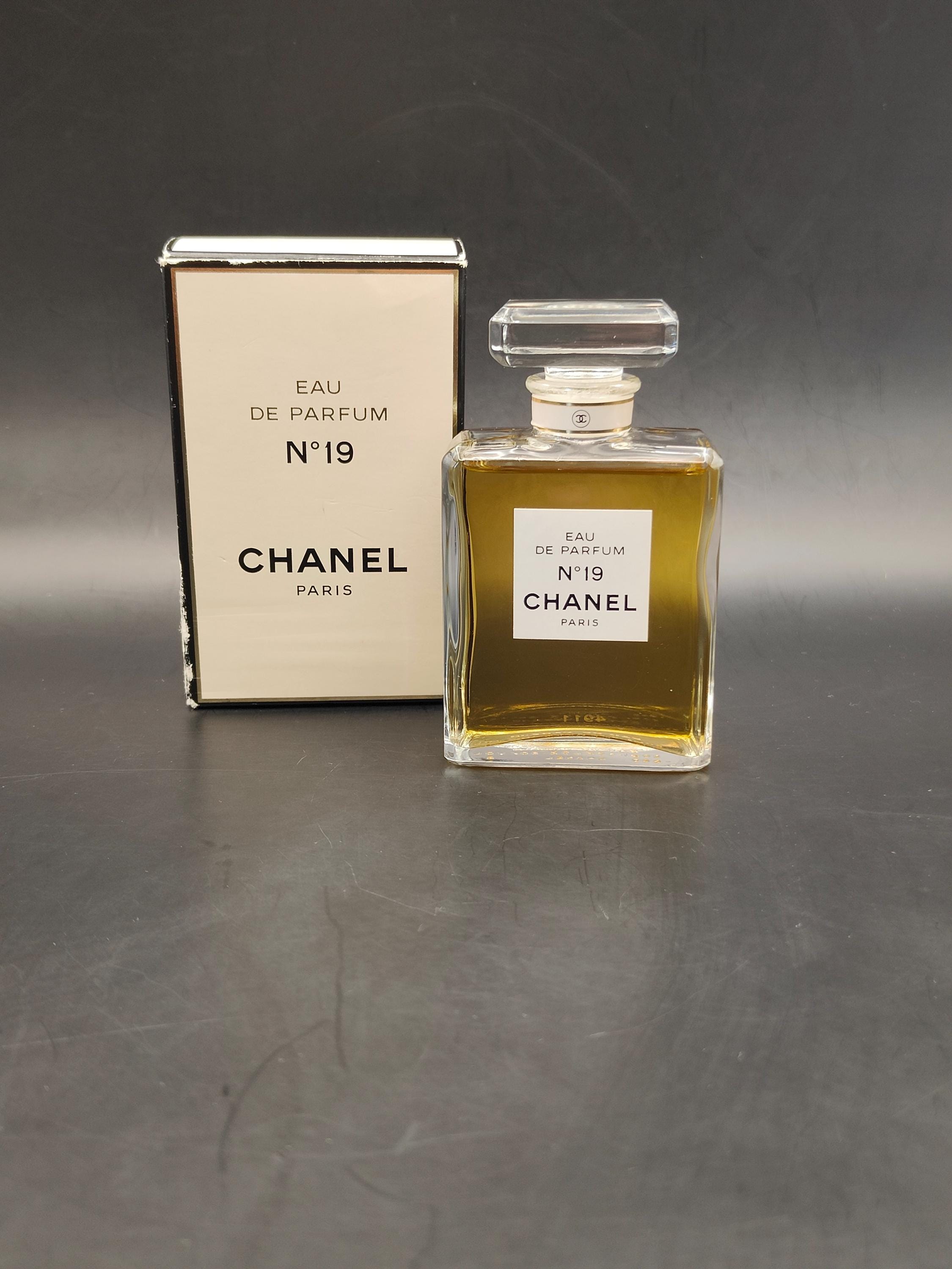 シャネル No.19 50ml vintage Vintage Chanel No. 19 EDT Refillable Spray ~ 50 ml ~ 1.7 fl