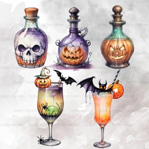 K&ouml;nnte beinhalten: Drei Glasflaschen mit Halloween-Motiven. Die Flaschen sind mit lila, gr&uuml;ner und orangefarbener Fl&uuml;ssigkeit gef&uuml;llt. Die Flaschen sind mit einem Totenkopf, einem K&uuml;rbisgesicht und einem K&uuml;rbis verziert. Zwei Gl&auml;ser mit Halloween-Cocktails. Ein Glas hat ein gr&uuml;nes und gelbes Getr&auml;nk mit einem kleinen K&uuml;rbis und einer Spinne am Rand. Das andere Glas hat ein orangefarbenes Getr&auml;nk mit einer Fledermaus und einer Orangenscheibe am Rand.