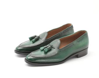 Handcrafted Green Leather Tassel Loafers for Men – Stylish Slip-on