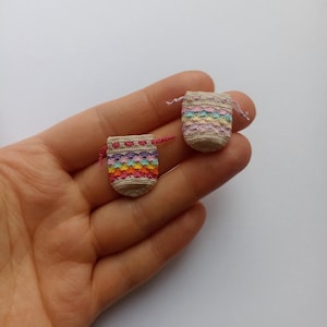 Miniatur-Täschchen 1:12, kleine Häkeltasche, kleine Häkeltasche für Puppenstube 2 cm