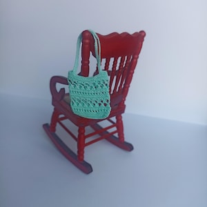 Miniatur Tasche 1:12, gehäkelte Miniaturtasche, kleine Beutel für Puppenstube.