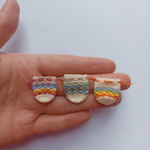 Miniatur gehäkelter Muschelbeutel 1:12, winzige Tasche, kleine Geldbörse