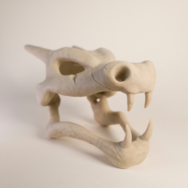 Figurine Crane de Dracaufeu (Pokémon) réaliste. Couleur os en impression 3d avec haut niveau de détails.