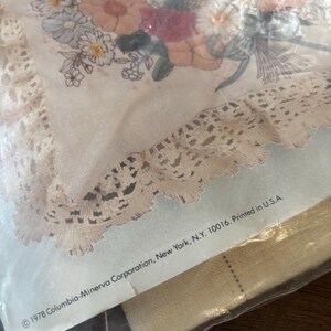 Kit broderie traditionnelle bouquet douceur violette d'Au Fil De L'Ange