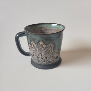 Taza de olas hecha a mano