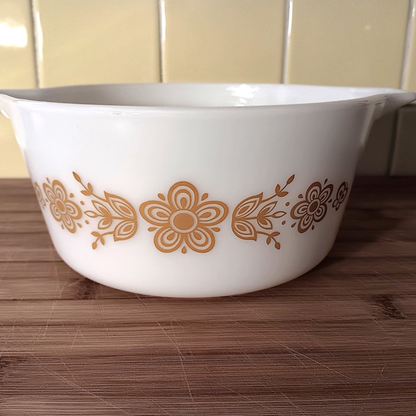 Vintage PYREX Butterfly Gold 1.5 Quart Casserole Dish 474 early 1970s