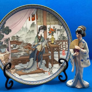 5 Vintage Jingdezhen  &#39;Beauties of the Red Mansion&#39; Hsi Chun Zhao Huimin Porcelain decorative plates.