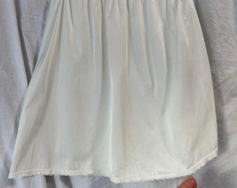 Minifalda lencera blanca vintage de Vanity Fair