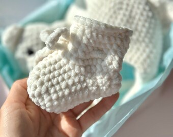 Pregnancy gift basket Baby booties Bear baby gift set Handmade gift box for a newborn Baby boy gift box Baby girl gift box Pregnancy gift