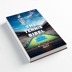 Può includere: Un libro intitolato "The Tennis Bibel" dell'allenatore olimpico medaglia d'oro Alexej Petrenko. La copertina presenta una foto di un campo da tennis con giocatori e spettatori. Il libro è la prima parte di una serie.