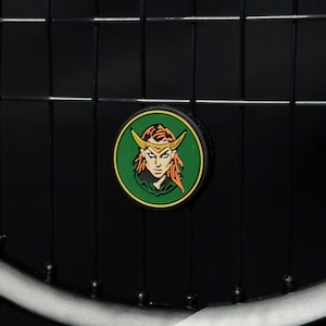 Tennisdämpfer Loki Tennis Dämpfer Tennisvibrationsdämpfer Shock Absorber Dampener Tennis Balance Nordische Mythologie Trading Card