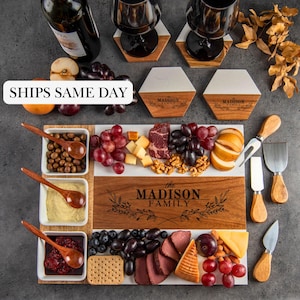 Personalized Charcuterie Board Set, Gift for Couples, Grandma Gift Idea From Daughter, Gift for Mommy, Custom Gift for Her Wedding Favors