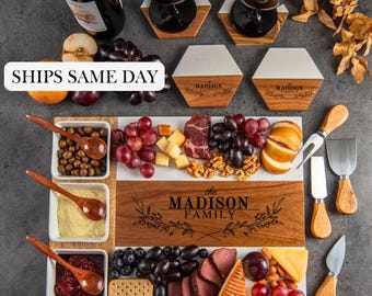 Personalized Charcuterie Board Set, Gift for Couples, Grandma Gift Idea From Daughter, Gift for Mommy, Custom Gift for Her Wedding Favors