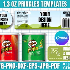 Op de afbeelding: Afbeelding van Pringles-sjablonen met tekst die "Your Design Here" en "Your Text Here" luidt. Bevat twee Pringles-blikken, één rood en één groen. De afbeelding bevat ook de tekst "SVG-PNG-DXF-EPS-JPG-PDF" en "Drag & Drop Design".