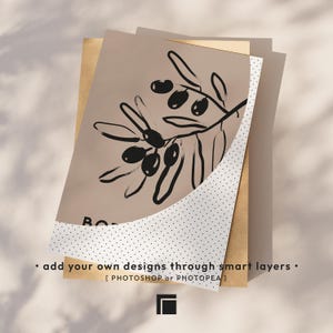 Op de afbeelding: Een stapel papier met een beige achtergrond. Het bovenste vel bevat een zwarte olijftakillustratie. Een wit vel met kleine zwarte stippen is eronder gelaagd. De tekst onderaan luidt: "add your own designs through smart layers."