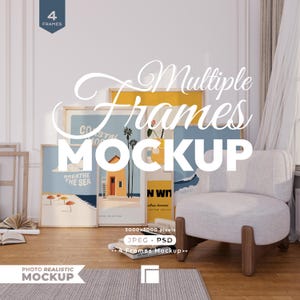 K&ouml;nnte beinhalten: Ein fotorealistischer Mockup mit vier gerahmten Kunstdrucken mit K&uuml;stenmotiven. Die Szene umfasst einen wei&szlig;en Sessel, offene B&uuml;cher und einen Teppich auf einem Holzboden. Der Text auf den Rahmen lautet "Coastal Collection" und "Breathe the Sea."