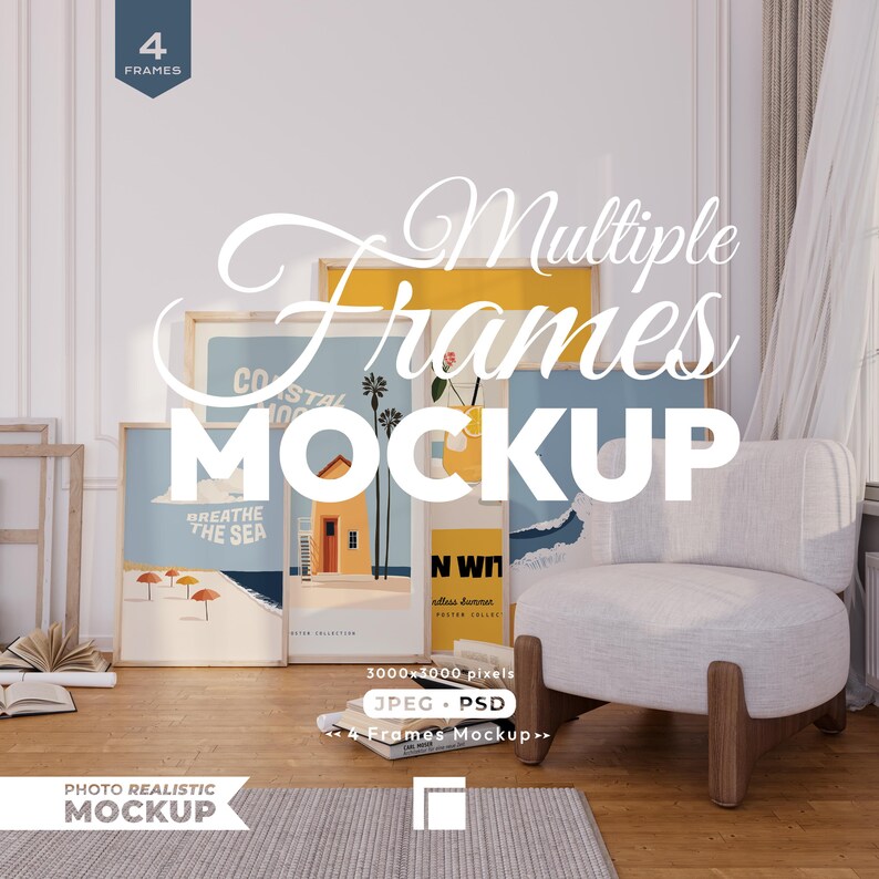 K&ouml;nnte beinhalten: Ein fotorealistischer Mockup mit vier gerahmten Kunstdrucken mit K&uuml;stenmotiven. Die Szene umfasst einen wei&szlig;en Sessel, offene B&uuml;cher und einen Teppich auf einem Holzboden. Der Text auf den Rahmen lautet "Coastal Collection" und "Breathe the Sea."