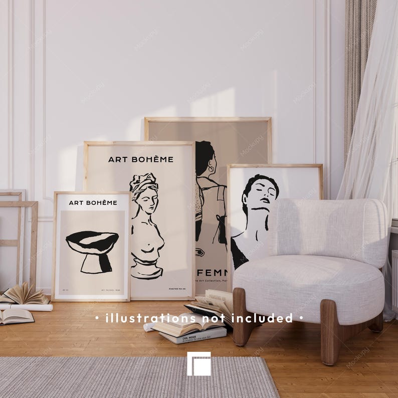 K&ouml;nnte beinhalten: Eine Sammlung gerahmter Kunstdrucke mit minimalistischen Schwarz-Wei&szlig;-Illustrationen, darunter eine B&uuml;ste, eine Schale und abstrakte Figuren. Die Drucke werden mit einem neutral get&ouml;nten Sessel und offenen B&uuml;chern pr&auml;sentiert, wodurch eine stilvolle Inneneinrichtung entsteht.