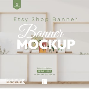 Peut inclure: Une maquette de bannière de boutique Etsy numérique présentant cinq cadres en bois clair sur une étagère. L'image contient des superpositions de texte indiquant 5 FRAMES, Etsy Shop Banner, Banner MOCKUP, 8000x2000 pixels, JPEG, PSD et PHOTO REALISTIC MOCKUP.