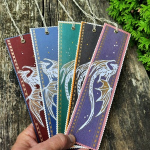 Segno del drago. Bellissimi segnalibri fatti a mano in carta tagliata. Zero spreco. Regalo per amanti dei libri. Regalo per lei e per lui, per bambini. Segnalibro del drago.