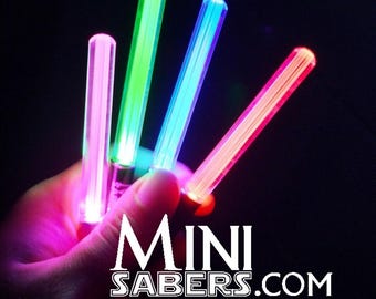 4x ensemble de minis sabres rouges bleu vert et rose sabres laser Star Wars accessoire porte-clés cadeau cosplay amusant sabre laser porte-clés