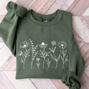 Flower Sweatshirt, Botanical Sweatshirt, Flower Crewneck, Floral Gifts, Minimalist Wildflower Sweatshirt, Gift for Gardener, Gift for Mom,