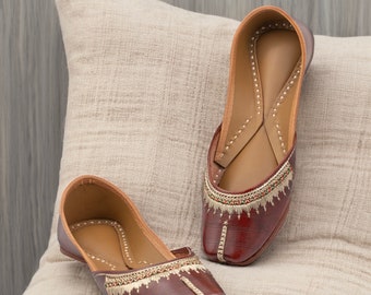 Regal - Elegant Traditional Indian Punjabi Sandals | Juttis | Handcrafted Leather Shoes | Gift for Her | Womens traditional footwear