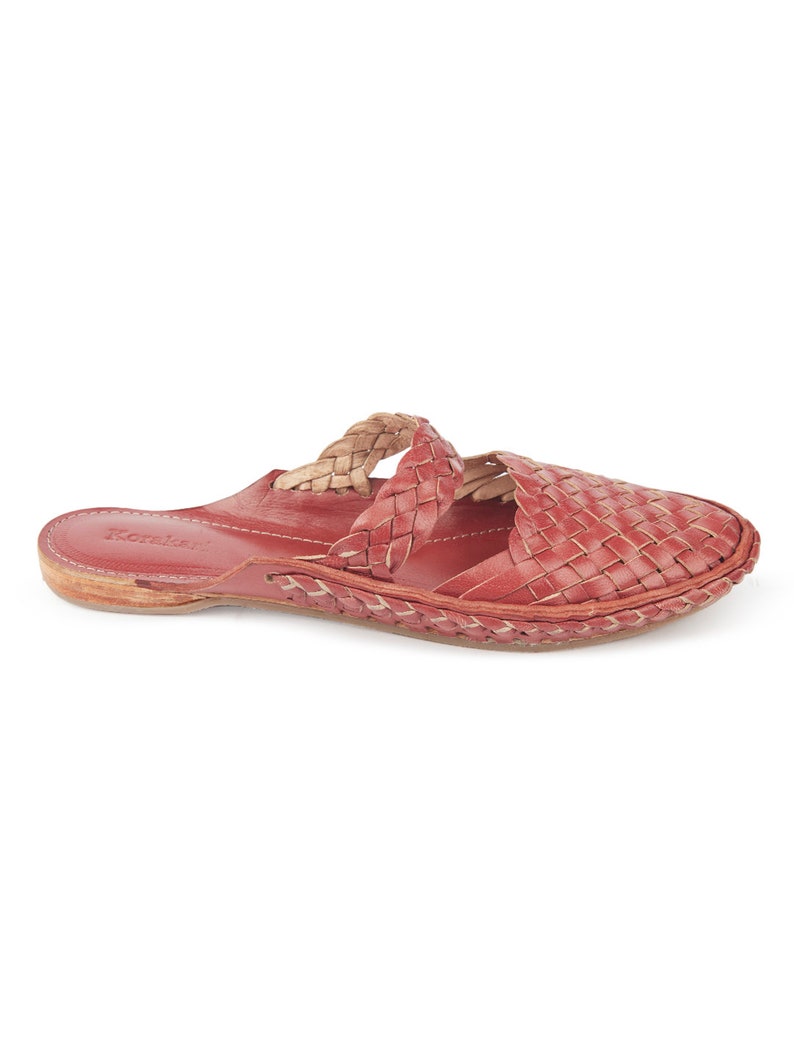 Best Summer Sandals, Handcrafted leather shoes, Womens Barefoot Sandals, Woven mules, Woven Slide Shoes, Indian Chappals, Leather Slip on, Boho Shoes, Red Leather Shoe, flat shoes, slippers, gift for her, moccasins