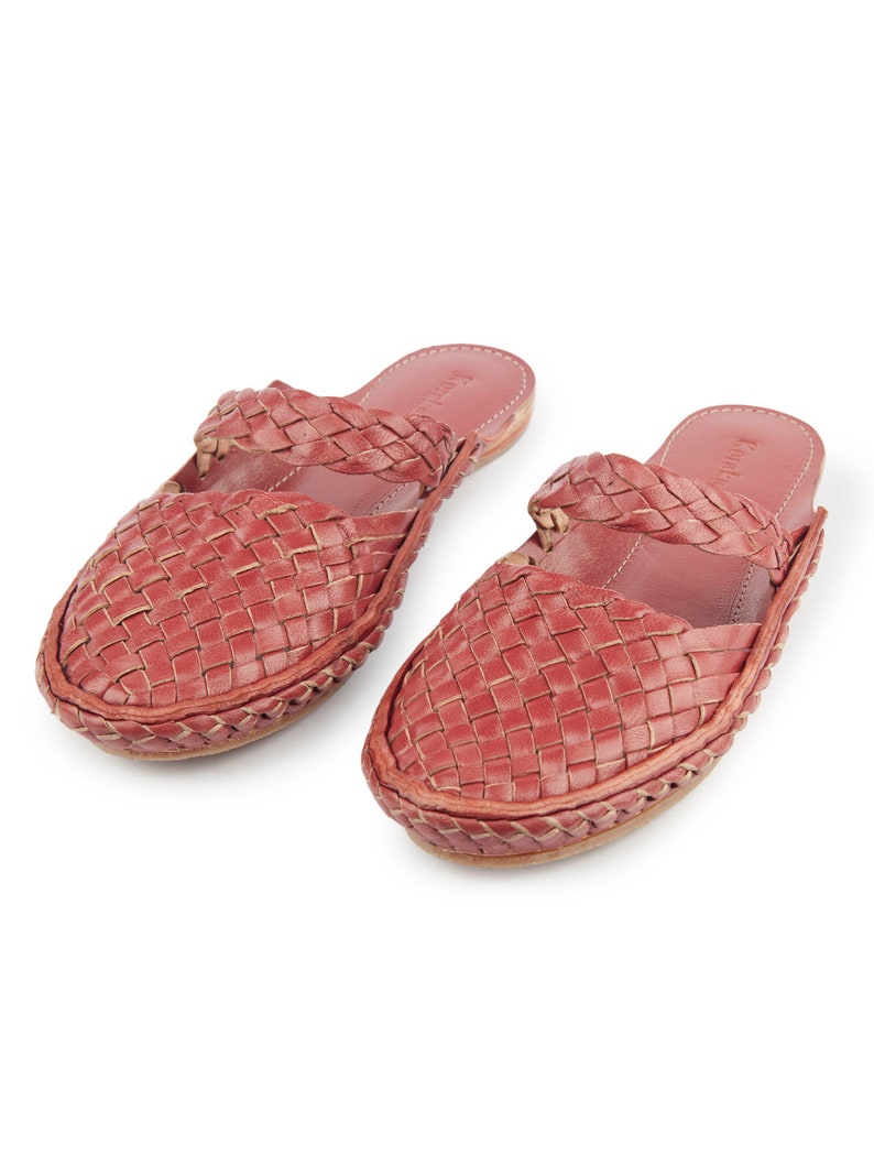 Best Summer Sandals, Handcrafted leather shoes, Womens Barefoot Sandals, Woven mules, Woven Slide Shoes, Indian Chappals, Leather Slip on, Boho Shoes, Red Leather Shoe, flat shoes, slippers, gift for her, moccasins
