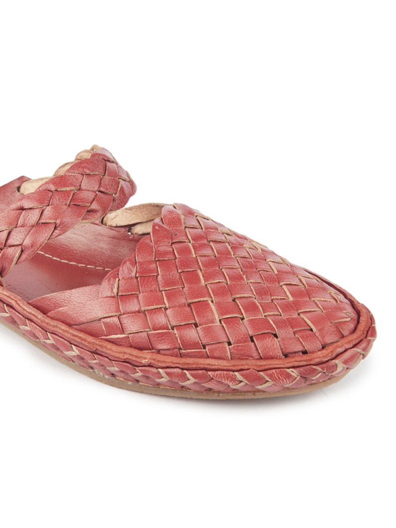 Best Summer Sandals, Handcrafted leather shoes, Womens Barefoot Sandals, Woven mules, Woven Slide Shoes, Indian Chappals, Leather Slip on, Boho Shoes, Red Leather Shoe, flat shoes, slippers, gift for her, moccasins