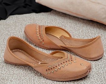 Hera - Elegant Traditional Indian Punjabi Sandals | Juttis | Handcrafted Leather Shoes | Gift for Her | Womens traditional footwear