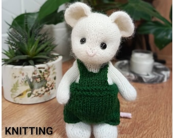 Mouse knitting pattern. Cute animal toy knitting pattern.