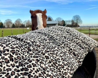 Leo-Look: Dinkelspelzkissen, Wärme- und Entspannungskissen für Pferd und Hund, bunte Fleece-Rückseite wählbar, versch. Größen