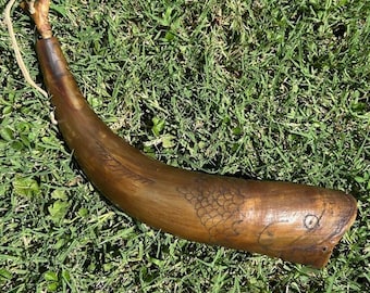 Fish Engraved Powder Horn | Left handed | Black Powder