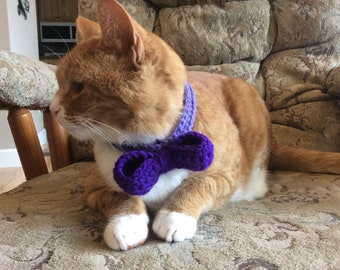 Cute crocheted bow collar for cats and dogs