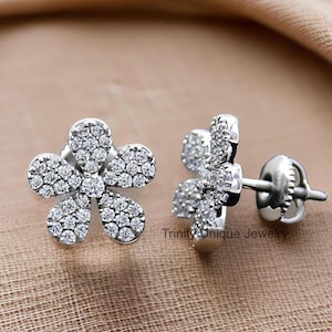 Pendientes de flor de moissanita: racimo floral de plata de ley