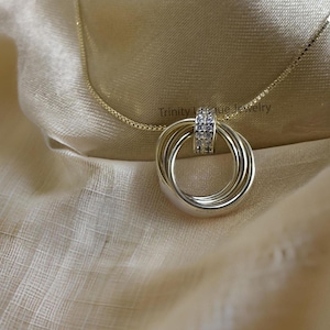Sterling Silber Interlocking Circle Halskette: Moissanit / Diamant Ring Anhänger